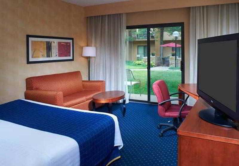 Courtyard By Marriott Chicago Naperville Δωμάτιο φωτογραφία