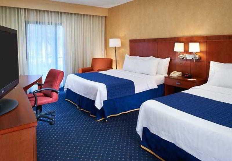 Courtyard By Marriott Chicago Naperville Δωμάτιο φωτογραφία